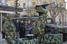 Припадници Министарства одбране и Војске Србије на Сајму професионалне оријентације у Пироту