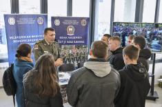 Припадници Министарства одбране и Војске Србије на Сајму професионалне оријентације у Пироту