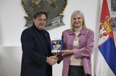 Ministar Gašić uručio poklone pripadnicama Ministarstva odbrane i Vojske Srbije povodom 8. marta