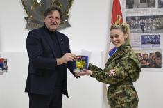 Ministar Gašić uručio poklone pripadnicama Ministarstva odbrane i Vojske Srbije povodom 8. marta