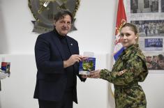 Ministar Gašić uručio poklone pripadnicama Ministarstva odbrane i Vojske Srbije povodom 8. marta