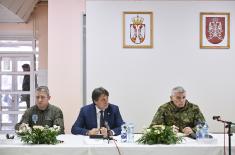 Ministar Gašić obišao pripadnike 98. vazduhoplovne brigade