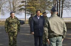 Ministar Gašić sa pripadnicima 204. vazduhoplovne brigade 