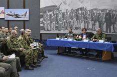 Ministar Gašić sa pripadnicima 204. vazduhoplovne brigade 