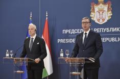 Председник Вучић: Данас градимо најближе стратешке односе у области одбране са Мађарском 