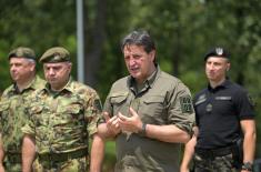 Министар Гашић обишао кадете и припаднике Војске Србије у Зајечару 