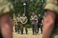 Министар Гашић обишао кадете и припаднике Војске Србије у Зајечару 