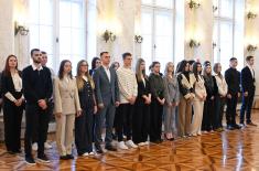 Ministar Gašić uručio ugovore o stipendiranju 