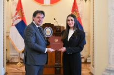 Ministar Gašić uručio ugovore o stipendiranju 