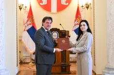 Ministar Gašić uručio ugovore o stipendiranju 