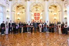 Ministar Gašić uručio ugovore o stipendiranju 