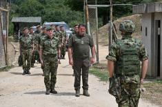 Ministar Gašić obišao pripadnike Vojske Srbije u Kopnenoj zoni bezbednosti 