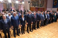 Председник Вучић уручио Видовданско одликовање 204. ваздухопловној бригади