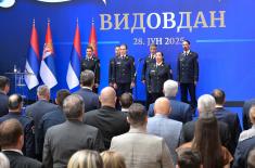 Председник Вучић уручио Видовданско одликовање 204. ваздухопловној бригади