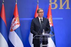 Председник Вучић уручио Видовданско одликовање 204. ваздухопловној бригади