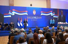 Председник Вучић уручио Видовданско одликовање 204. ваздухопловној бригади
