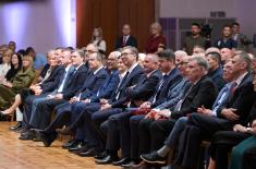 Председник Вучић уручио Видовданско одликовање 204. ваздухопловној бригади