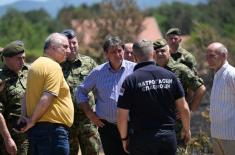 Ministar Gašić obišao vikend naselje Vinci koje je bilo zahvaćeno požarom