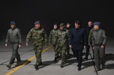 Ministar Gašić u novogodišnjoj noći obišao dežurnu jedinicu lovačke avijacije u Batajnici
