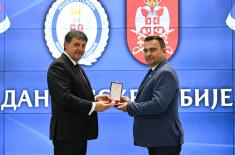 Ministar Gašić uručio odlikovanja pripadnicima Ministarstva odbrane i Vojske Srbije