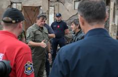 Министар Гашић обишао пожаром захваћена места и породице у околини Крушевца