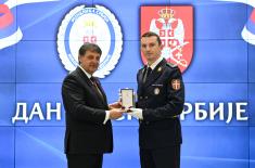 Ministar Gašić uručio odlikovanja pripadnicima Ministarstva odbrane i Vojske Srbije