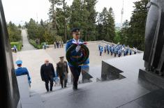 Minister Vučević lays wreath on Mt. Avala on occasion of Armed Forces Day