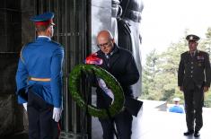 Minister Vučević lays wreath on Mt. Avala on occasion of Armed Forces Day