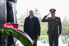 Minister Vučević lays wreath on Mt. Avala on occasion of Armed Forces Day