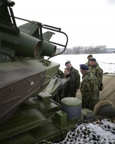 Minister Stefanović with Members of 310th Air Defence Self-Propelled Missile Battalion 