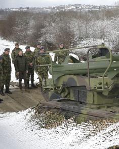 Minister Stefanović with Members of 310th Air Defence Self-Propelled Missile Battalion 