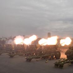 Gun salute performed on occasion of Statehood Day