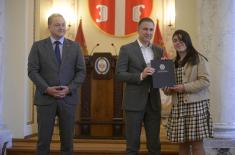 Ministers Stefanović and Ružić present awards to winners of "Our Soldier, Our Hero" competition