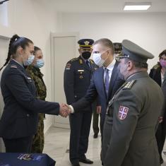 Ministar Stefanović i članovi reprezentacije Srbije u streljaštvu sa učenicima vojnih škola 