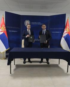 Ministers Stefanović and Vulin sign pilot training agreement