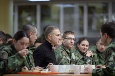 Minister Stefanović at lunch with Military Academy cadets and Reserve Officers Course participants