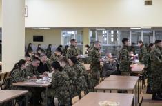 Minister Stefanović at lunch with Military Academy cadets and Reserve Officers Course participants