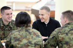 Minister Stefanović at lunch with Military Academy cadets and Reserve Officers Course participants