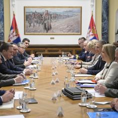 Meeting between ministers Stefanović and Ružić to discuss drafting of new law on military education