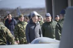 Minister Stefanović visits SAF units in Kraljevo garrison