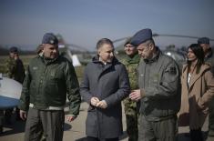 Minister Stefanović visits SAF units in Kraljevo garrison