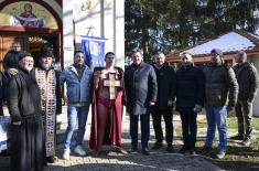 Министар Гашић присуствовао пливању за Часни крст у селу Шавране