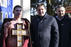 Министар Гашић присуствовао пливању за Часни крст у селу Шавране