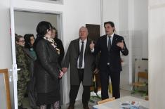 Министар Гашић обишао Гарнизонску амбуланту у Лесковцу