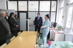 Министар Гашић обишао Гарнизонску амбуланту у Лесковцу