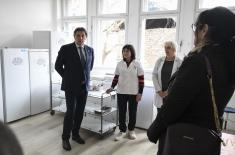 Министар Гашић обишао Гарнизонску амбуланту у Лесковцу