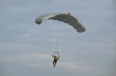 Обука у 63. падобранској бригади за скокове новим падобраном