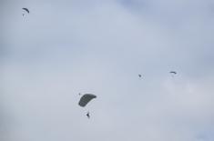 Обука у 63. падобранској бригади за скокове новим падобраном