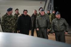 Министар Гашић у новогодишњој ноћи обишао дежурну јединицу ловачке авијације 