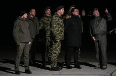 Министар Гашић у новогодишњој ноћи обишао дежурну јединицу ловачке авијације 